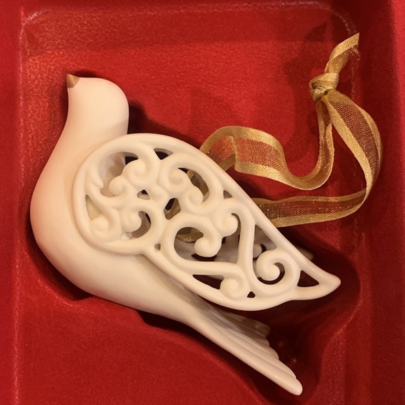 Wedgwood Christmas tree ornament dove in box - Picture 5 of 8